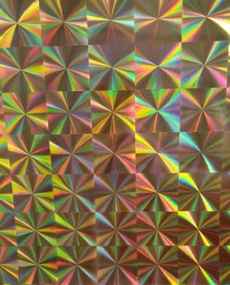 12mic PET / 17mic bopp طلاء أولوي هولوغرافي معدني يستخدم للطباعة فوق البنفسجية