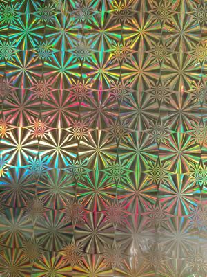 12mic PET / 17mic bopp طلاء أولوي هولوغرافي معدني يستخدم للطباعة فوق البنفسجية